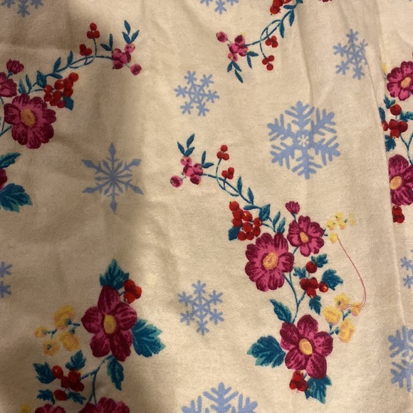 New NWT PINK K night gown women’s small floral and snow flake pattern - Picture 2 of 2